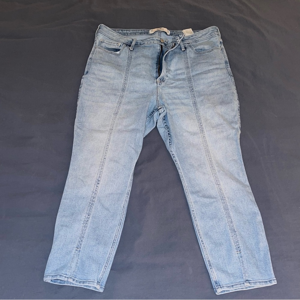 Hollister Curvy Ultra High-Rise Skinny Ankle Jean